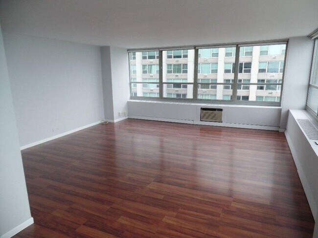 Building Photo - 2 bedroom in Chicago IL 60657