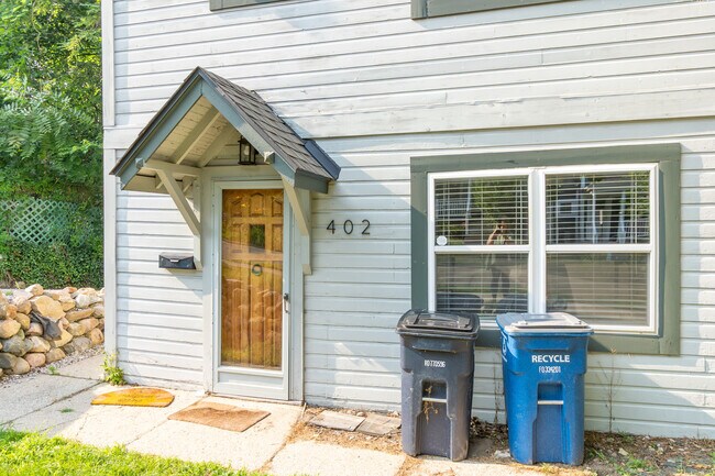 Foto del edificio - 402 Koch Ave