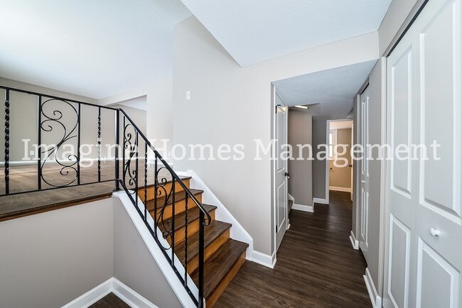 Building Photo - Newly Remodeled 4 Bedroom 2.5 Bath in Solon