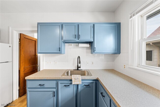 Foto del edificio - 10612 Bernard Ave