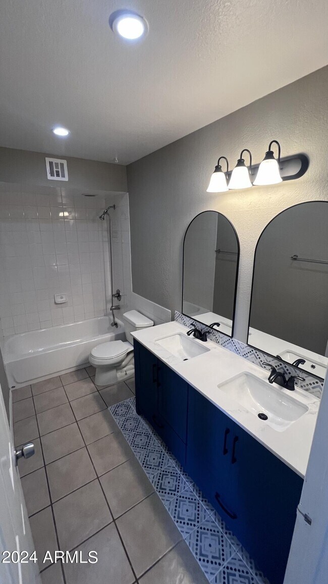 Building Photo - 5728 N 67th Dr