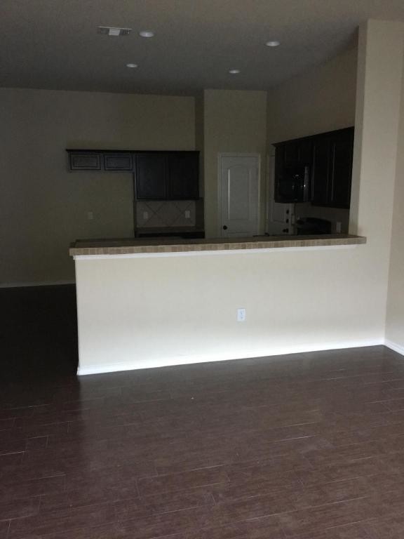 Building Photo - 664 Creekside Dr