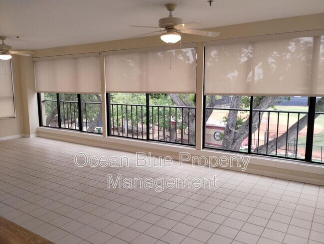 Foto del edificio - 1 Barbados Ave