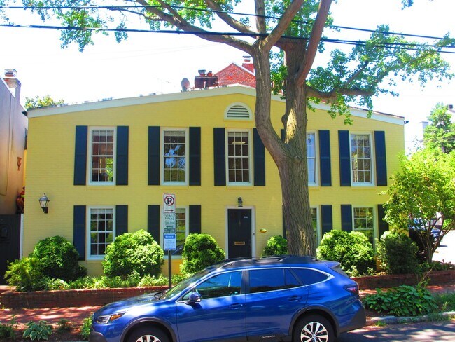 Building Photo - Sublime Georgetown East Village with GARAG...