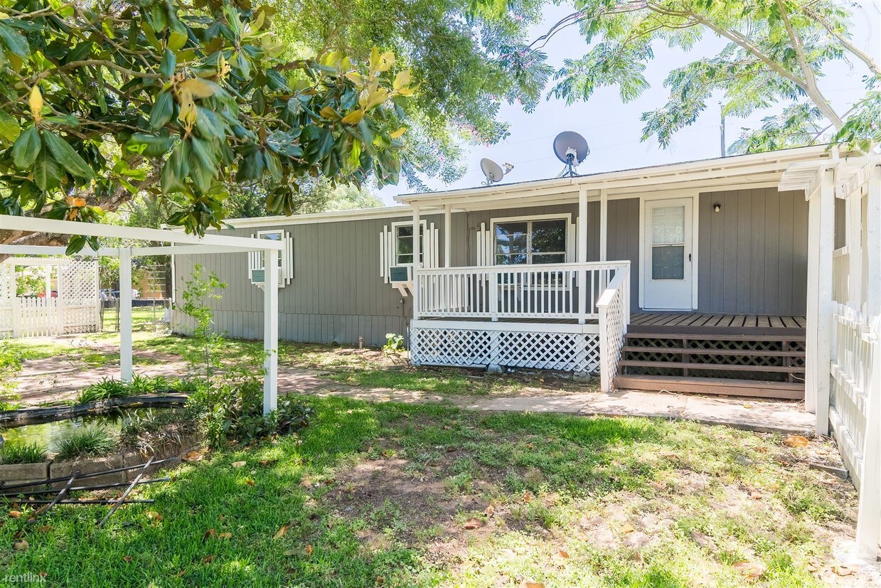 Primary Photo - 2311 Comanche Blvd