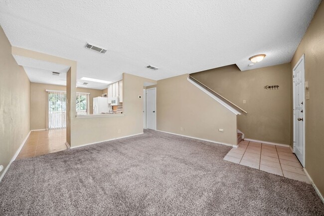 Building Photo - 3 Bedrooms and 2.5 Bathrooms located in Ke...