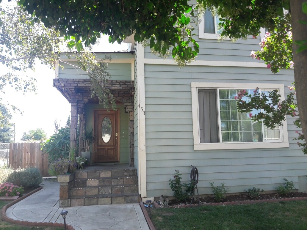 Primary Photo - 453 West St