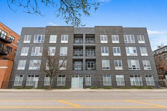 Building Photo - 2217 W Madison St