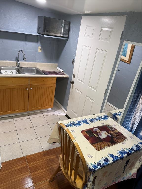 Foto del edificio - 486 Floral Dr