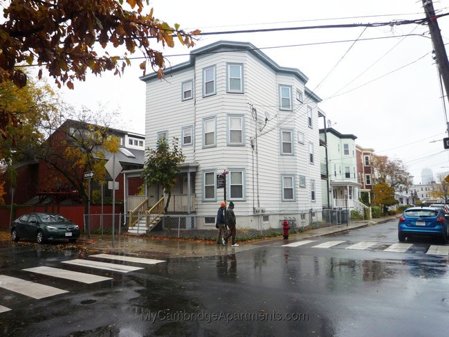Building Photo - 172 Pearl St