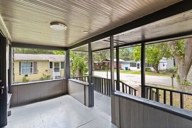 Foto del edificio - 3 bedroom with large yard $1525.00 ** Read...