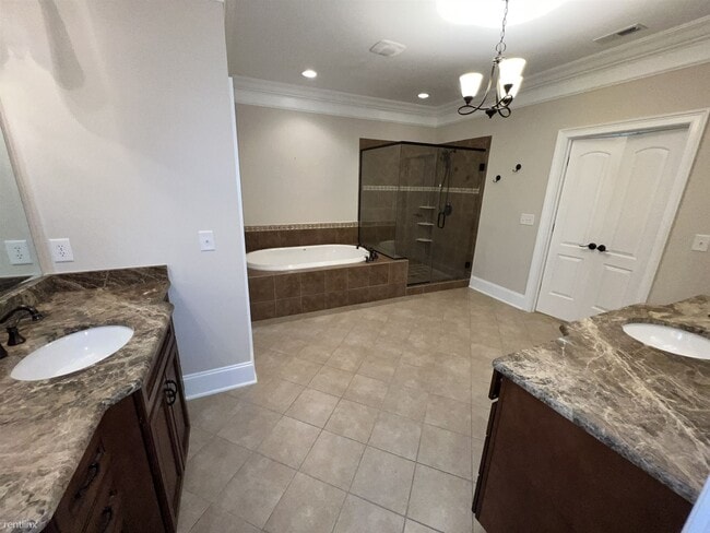 Building Photo - 4 br, 4.5 bath Townhome - 118 Arabella Ct