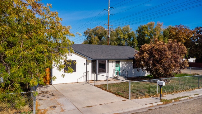 Foto del edificio - 924 E Georgia Ave