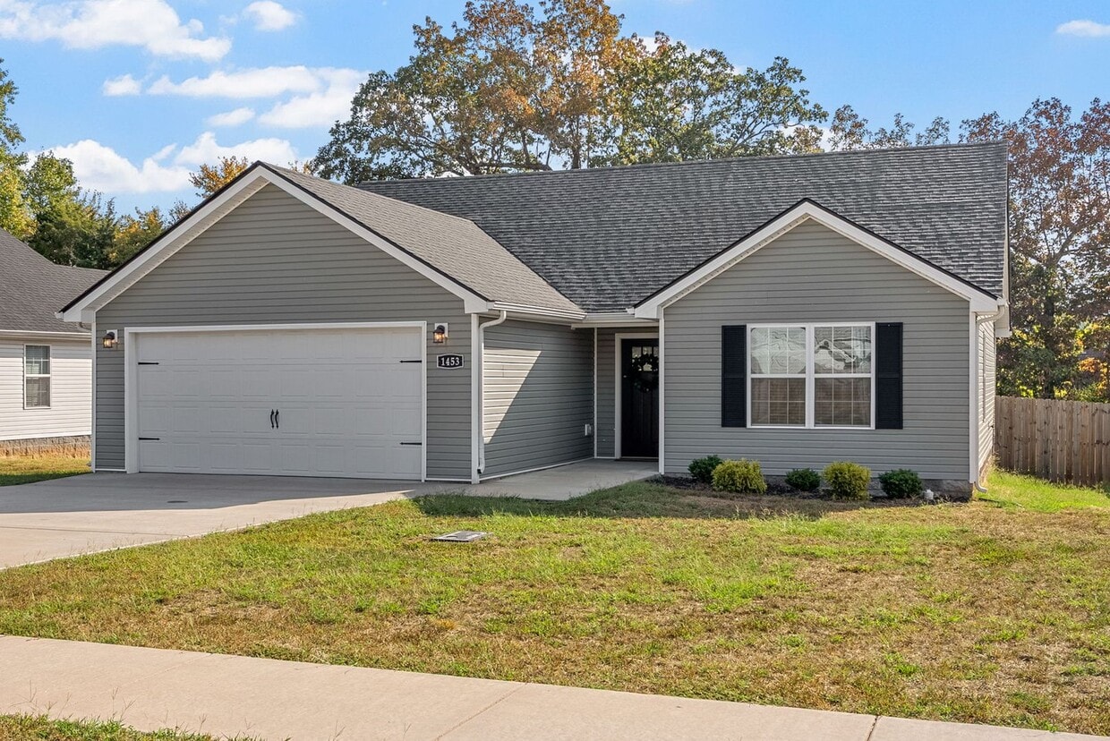Primary Photo - 3 Bedroom 2 Bath Dog Friendly Home For Rent!