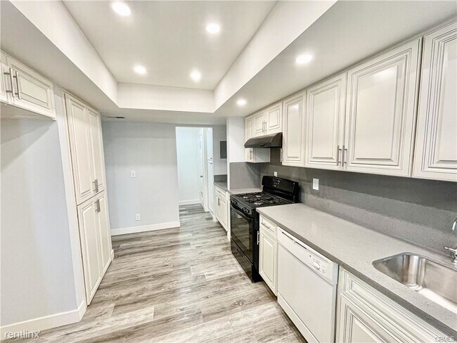 Foto del edificio - 3 br, 3 bath Condo - 11634 Victory Blvd