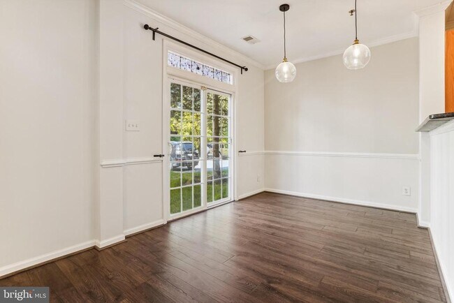 Foto del edificio - 8930 Milford Haven Ct