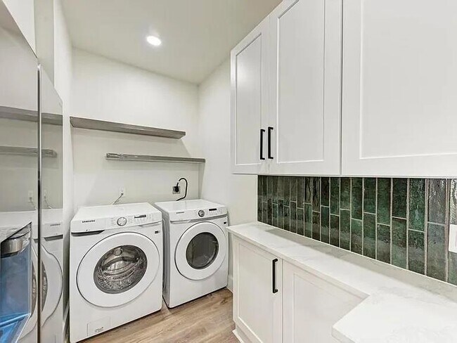 Foto del edificio - 201 Mockingbird Ln W