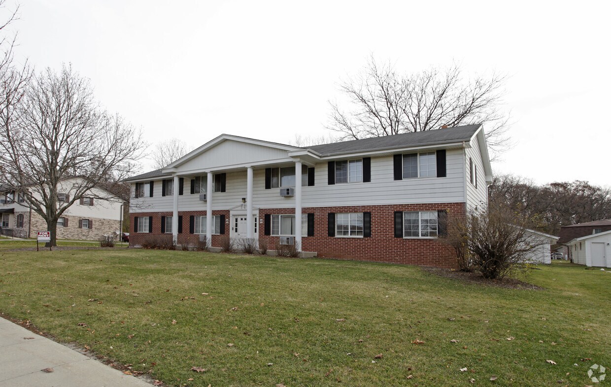 Primary Photo - 741-747 E Imperial Dr