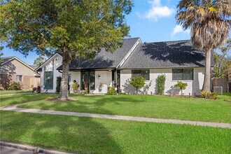 Building Photo - 918 Hollow Tree St