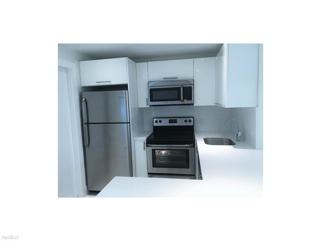 Building Photo - 1620 Bay Rd