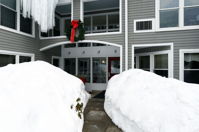 Building Photo - Mill Pond Apartments