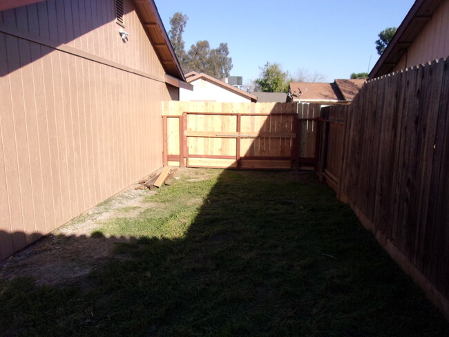 Building Photo - 793 W Nevada Cir
