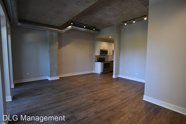 Foto del edificio - 3817-3845 N Broadway