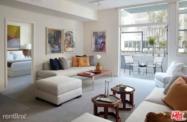 Foto principal - 1619 N La Brea Ave