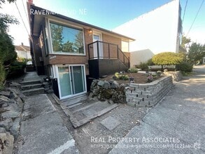 Building Photo - 1007B Ravenna Blvd NE