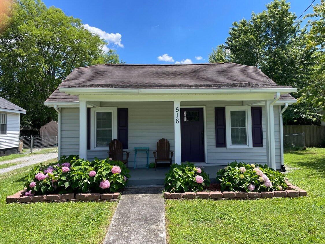 Primary Photo - Charming 2 Bed/ 1 Bath home in Madison wit...