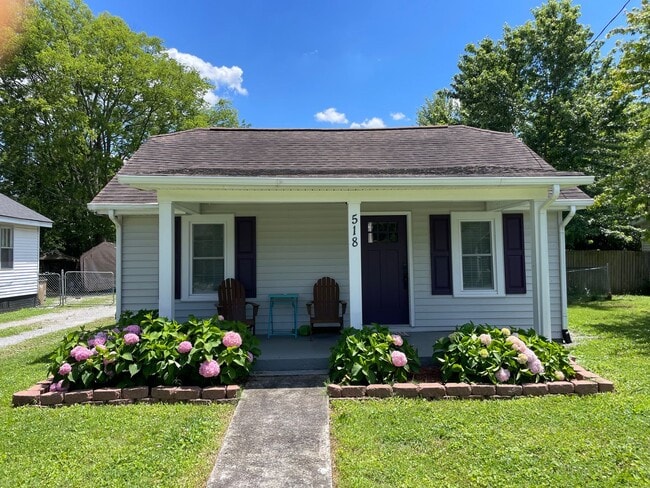 Charming 2 Bed/ 1 Bath home in Madison wit... - Charming 2 Bed/ 1 Bath home in Madison wit...