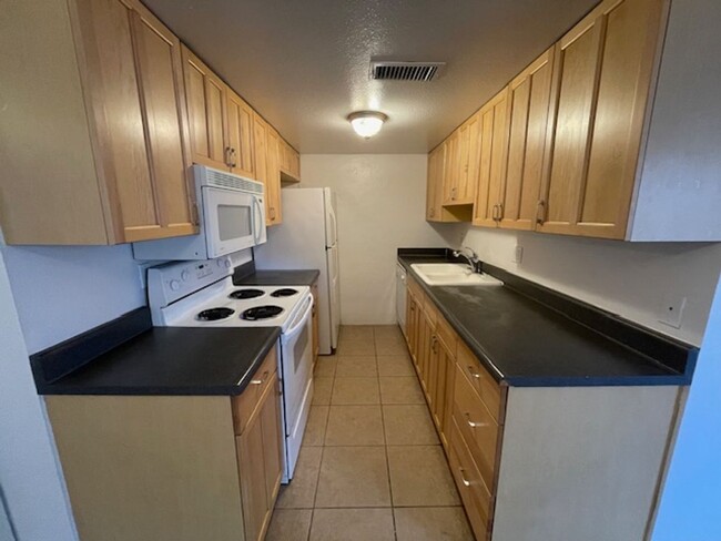 Foto del edificio - 2 bdrm 1.5 bath. South Scottsdale (McDowel...