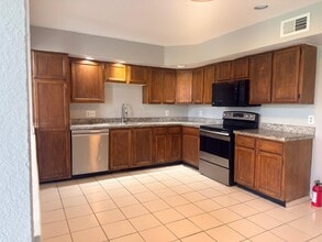 Building Photo - 3004 Gilmar Dr