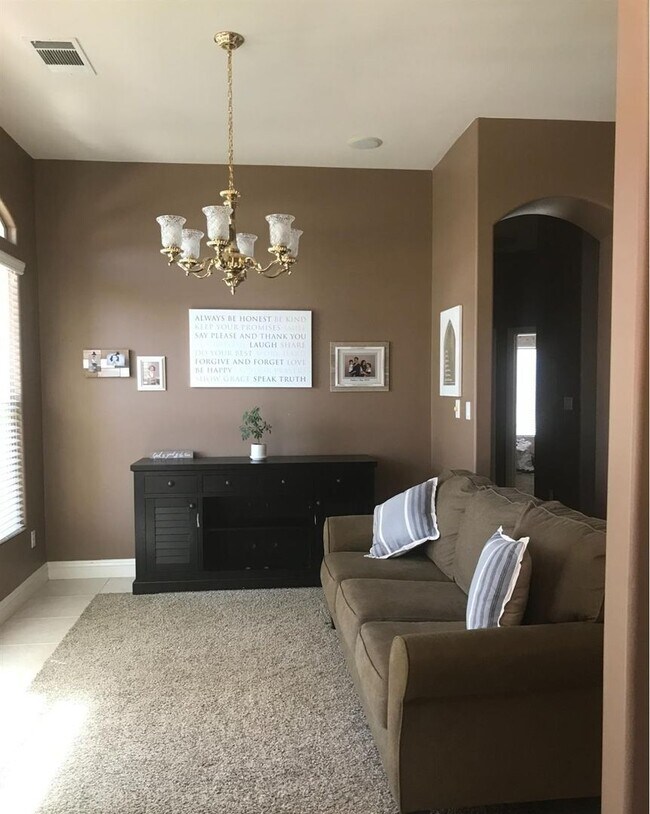 Foto del edificio - West Bakersfield Custom Home for Rent!