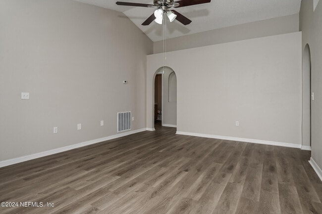 Building Photo - 5645 English Oak Dr