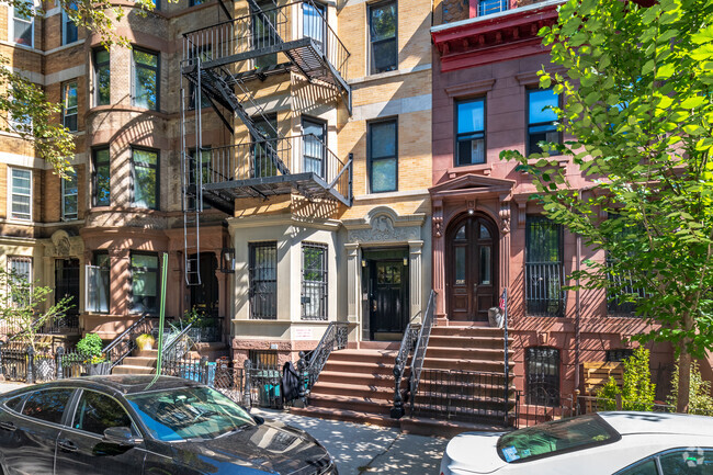 Building Photo - 451 State St