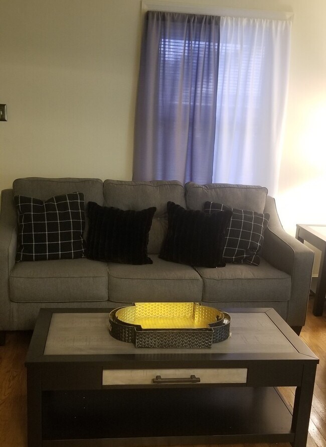 living room - 3136 N 5th St