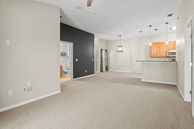 Foto del edificio - 7043 Deer Lodge Cir