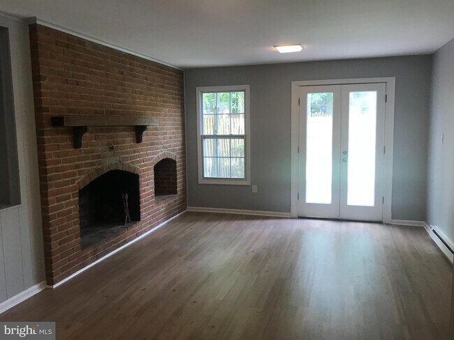 Building Photo - 6419 Wainfleet Ct