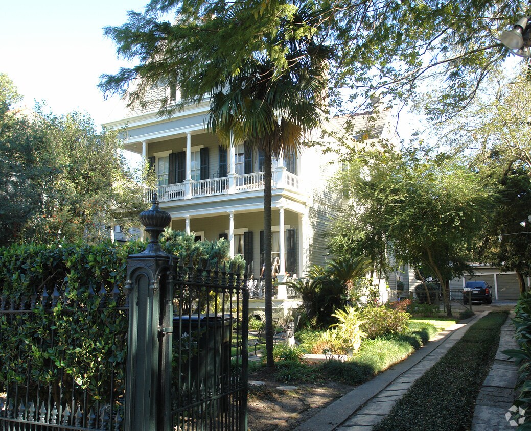 Primary Photo - 1427 Jackson Ave