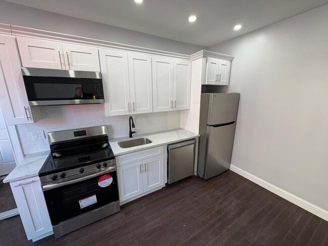 Building Photo - 202 Carlisle St