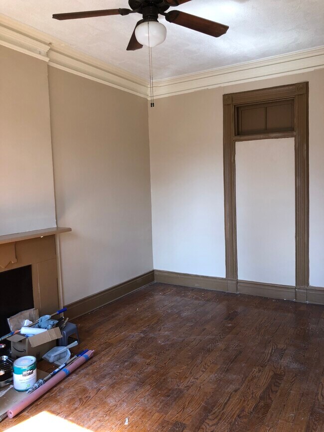 living rooom - 1024 Madison St
