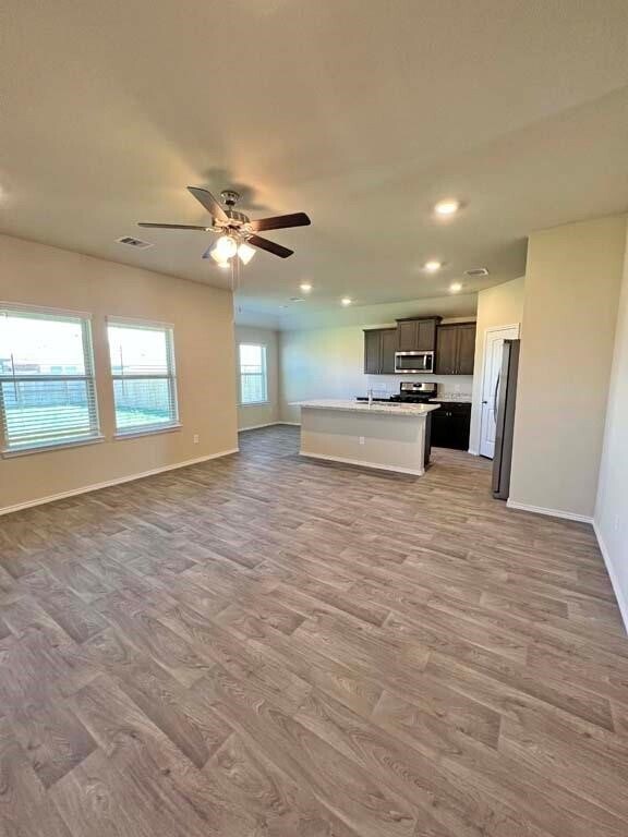 Foto del edificio - 2409 Dog Leg Ln