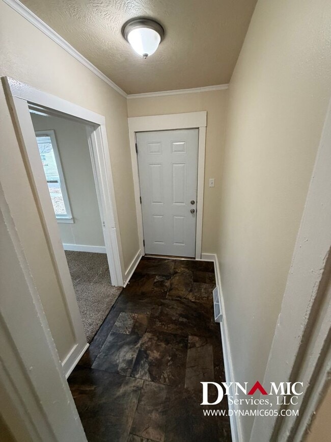 Building Photo - 4+ Bedroom, 2 Bath House By Augustana and USF