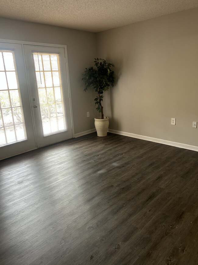 Lving Room - 140 on Royal