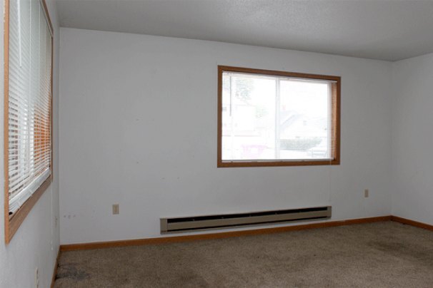 Building Photo - 916 6th St S