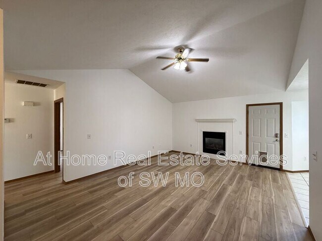 Foto del edificio - 4247 Somerset Dr