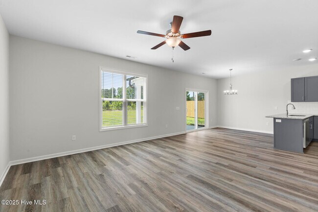 Building Photo - 2047 Twilight Dr NE