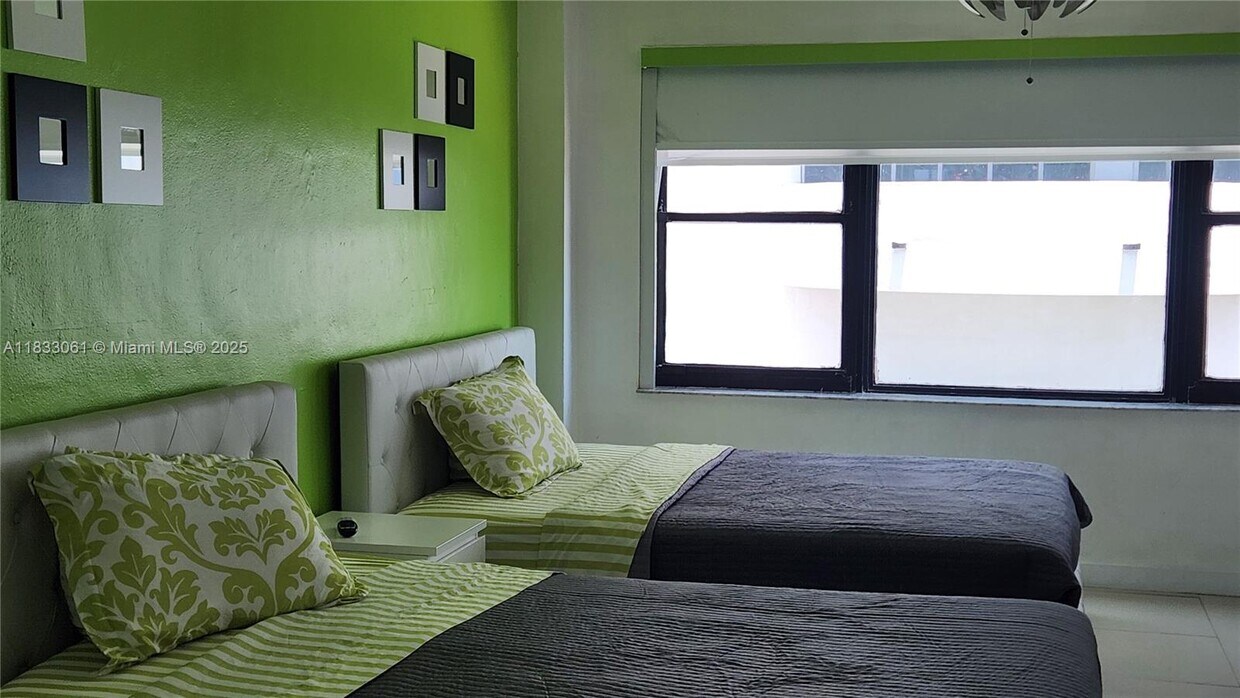 Foto principal - 6345 Collins Ave