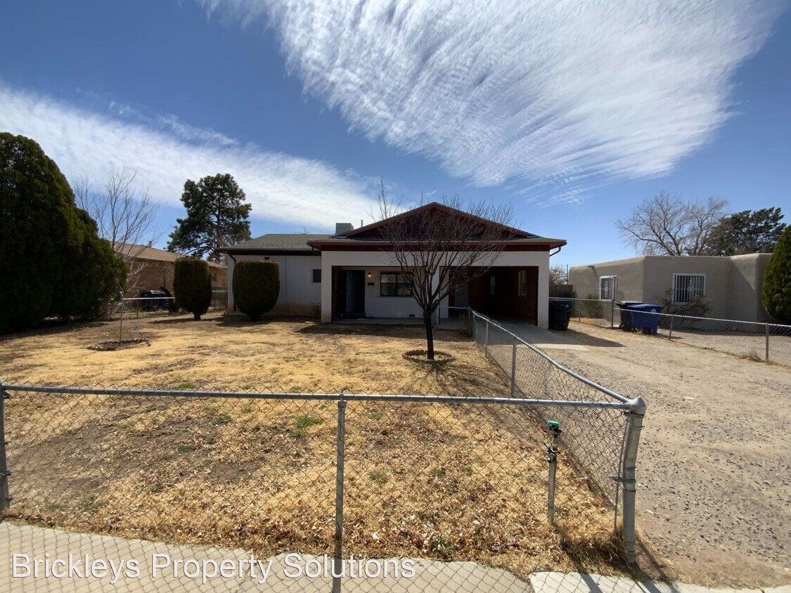 Foto principal - 3 br, 2 bath House - 5504 Summer Ave NE